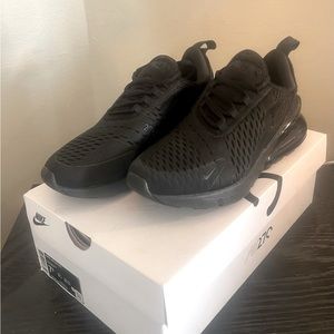 Women’s Air Max 270 size 7.5 black/black